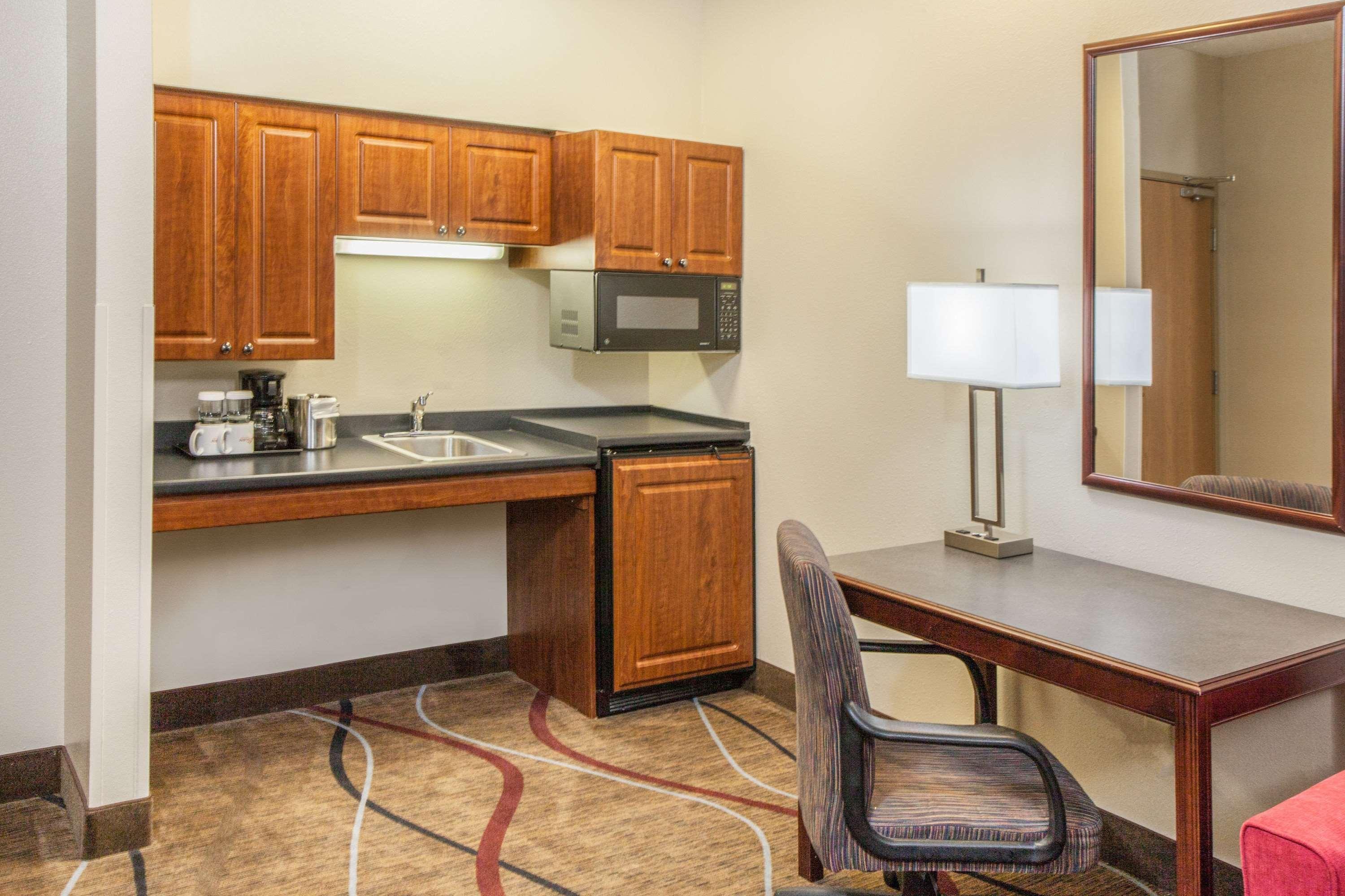 Hawthorn Extended Stay By Wyndham Bloomington Exterior photo