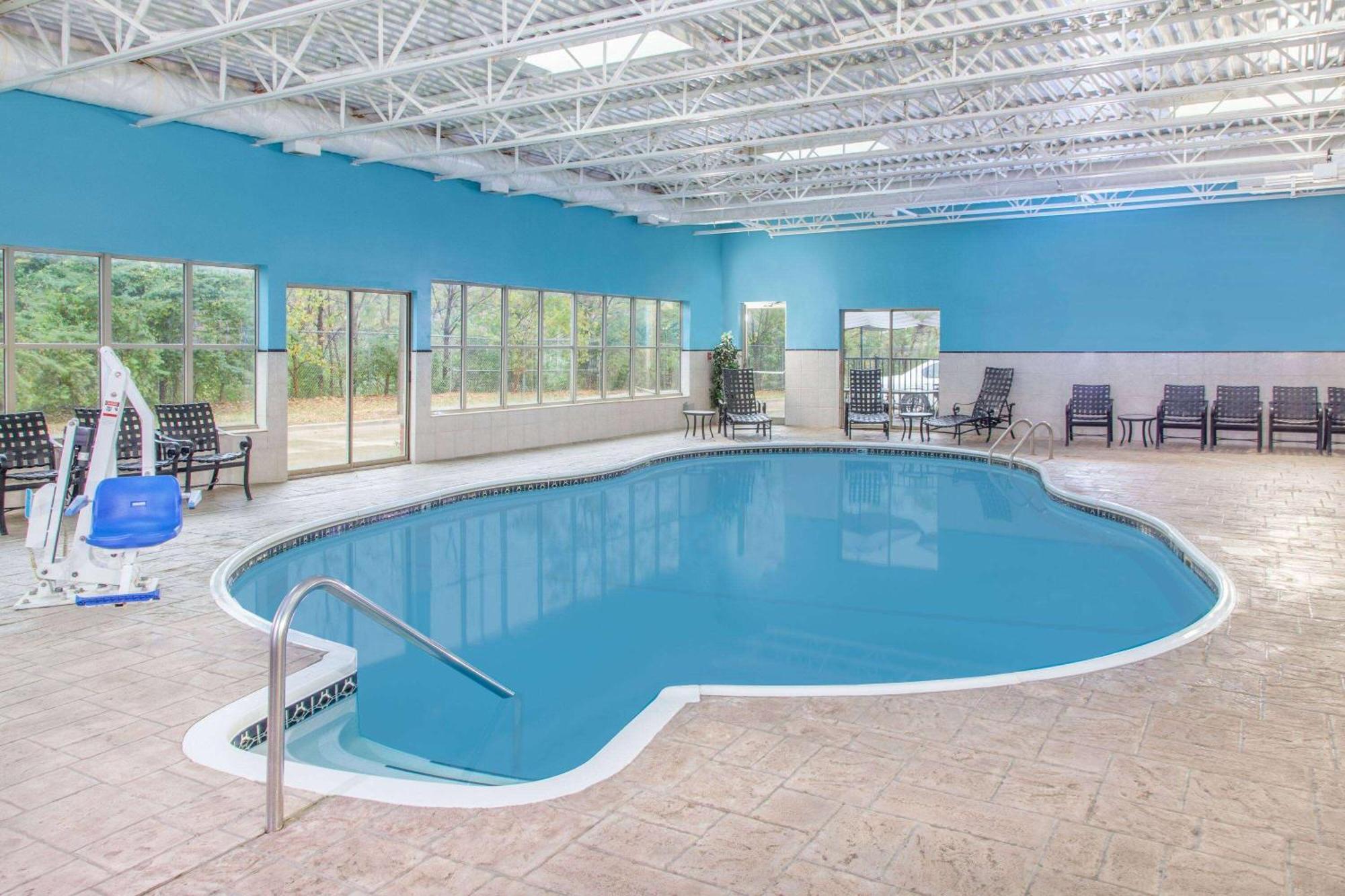 Hawthorn Extended Stay By Wyndham Bloomington Exterior photo